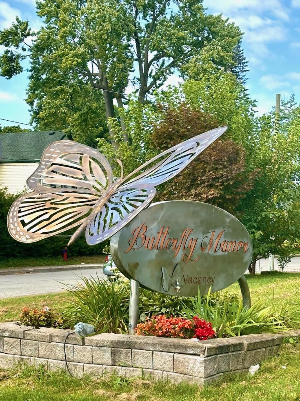 Butterfly Manor Bed and Breakfast Niagarawatervallen Buitenkant foto