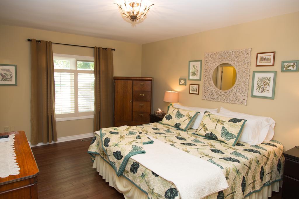 Butterfly Manor Bed and Breakfast Niagarawatervallen Kamer foto