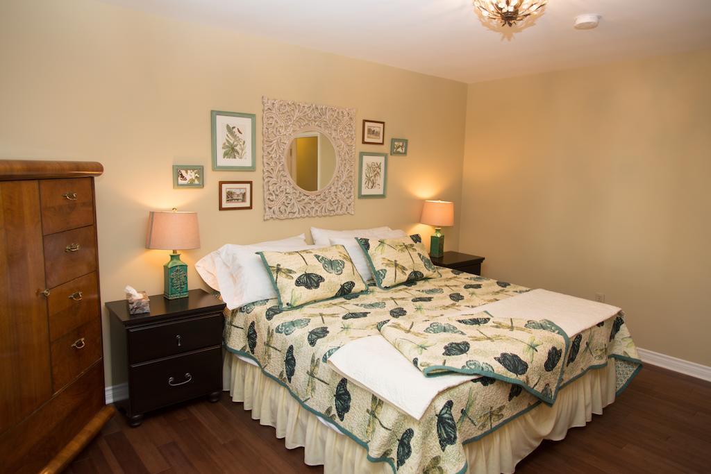 Butterfly Manor Bed and Breakfast Niagarawatervallen Kamer foto